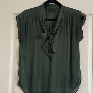 Banana Republic Silk Short Sleeve Blouse Green Bow Neck Tie